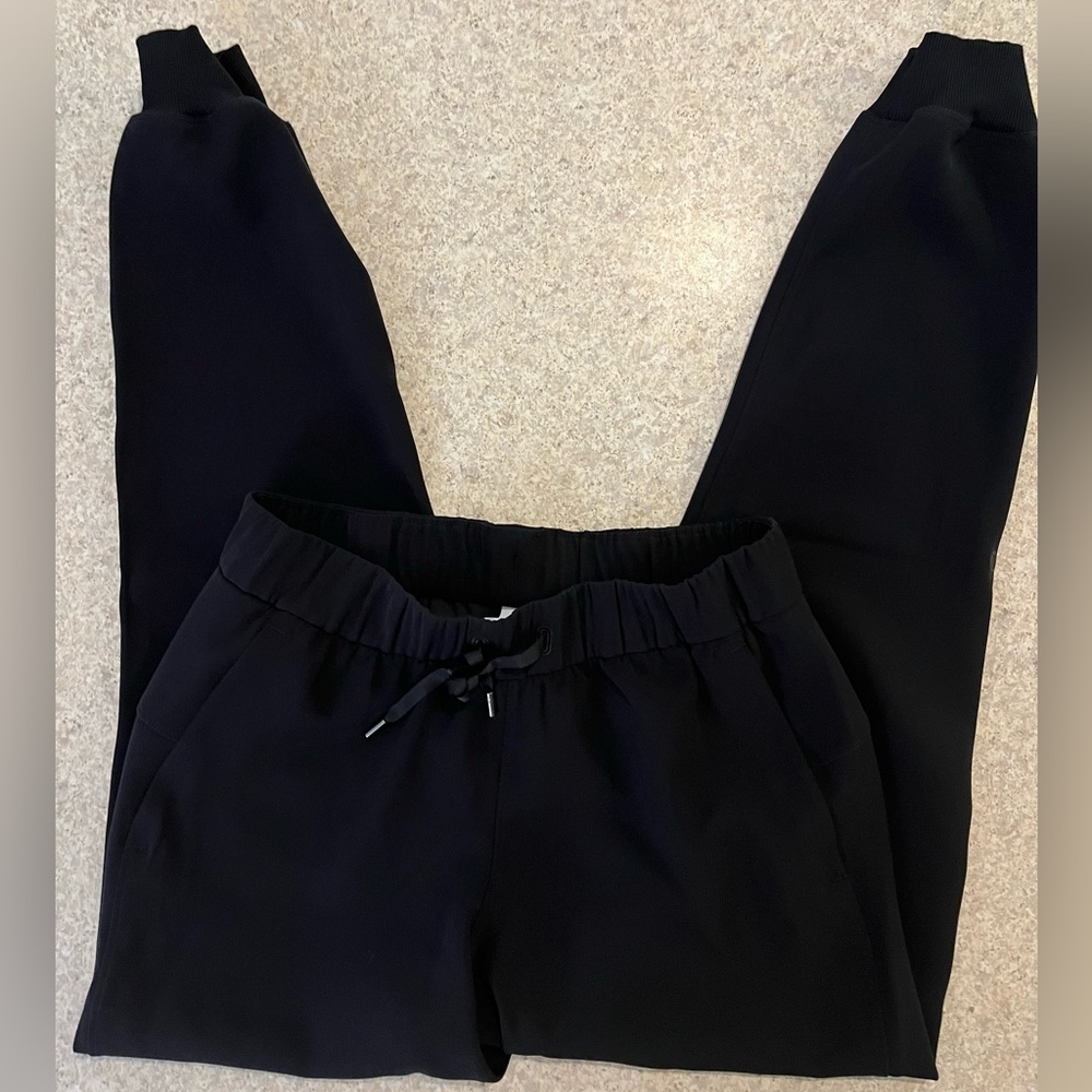 Lululemon jogger pants black size 4
